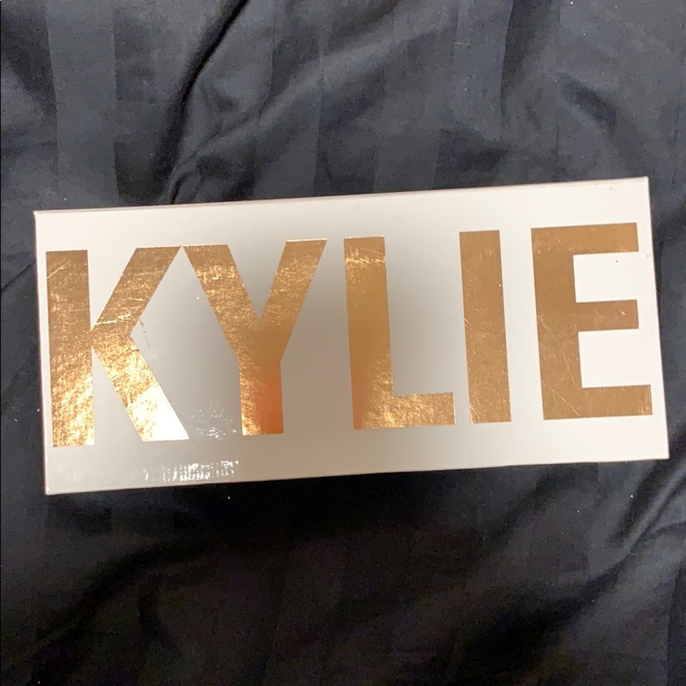 Makeup authentic